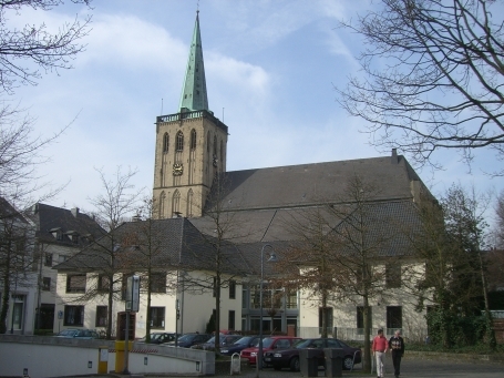Viersen : Remigiusplatz, Kath. Pfarrkirche St. Remigius